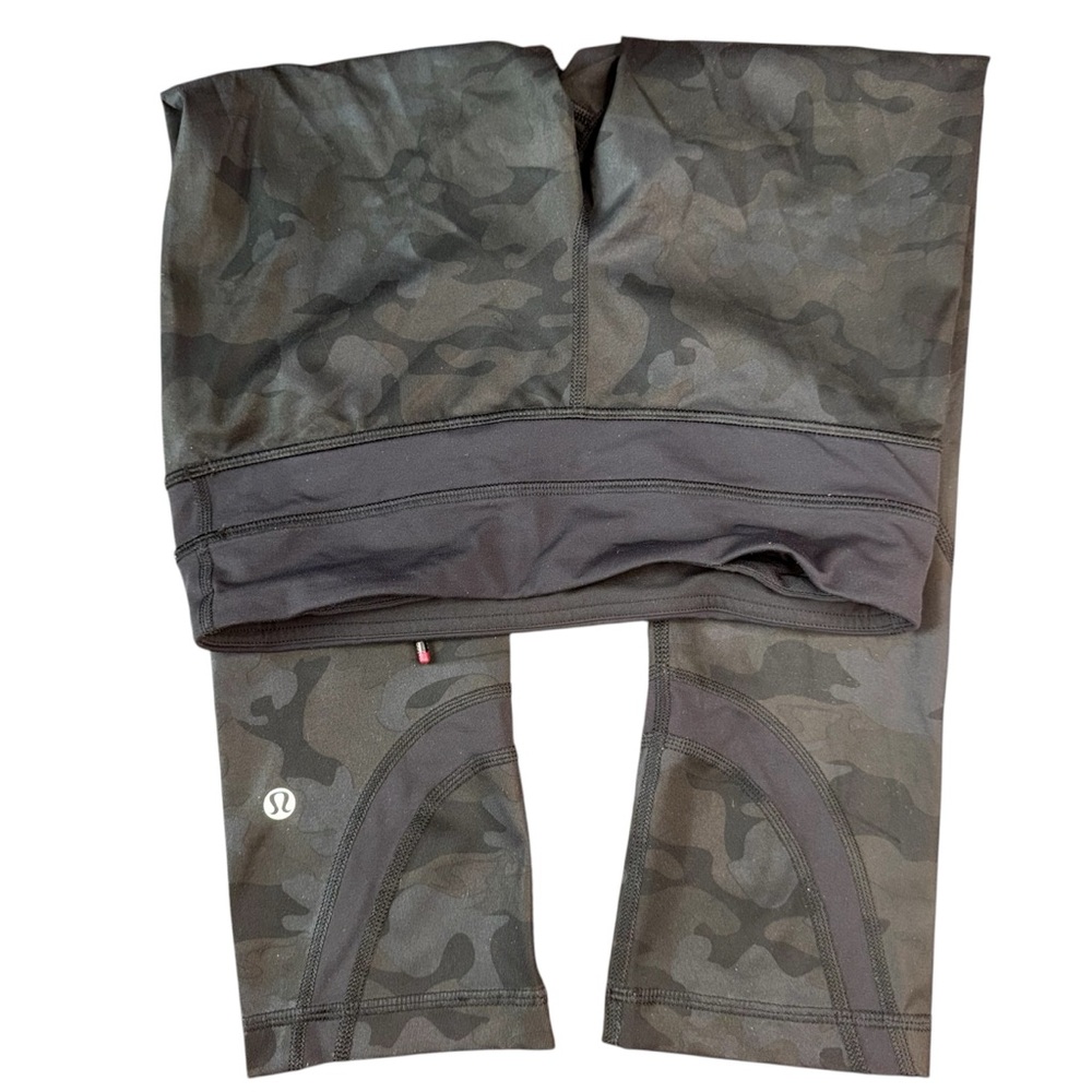 Lululemon Size 4 Run Inspire Crop II Luxtreme Savasana Camo Performance Athletic